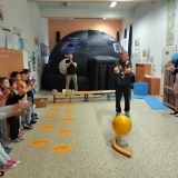 749652086